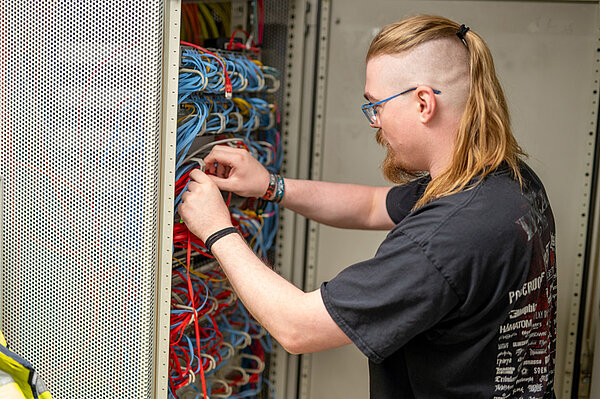 Matthias Huber absolviert die Lehre Informationstechnologie