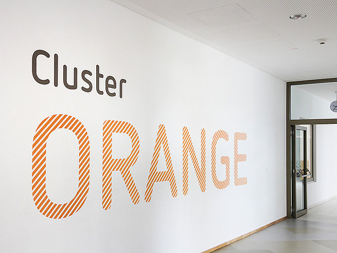 outsized film lettering "Cluster Orange"