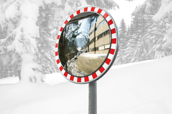 Road traffic safety mirror which does not steam up or ice over